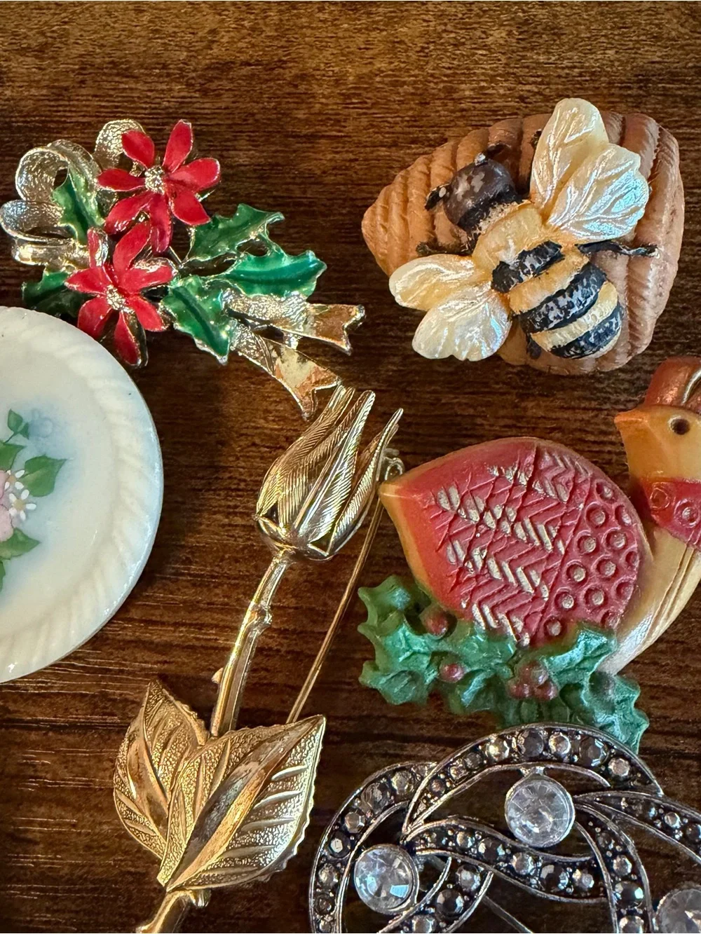 Assorted Vintage Decorative Brooches - Floral, Leaf & Feather